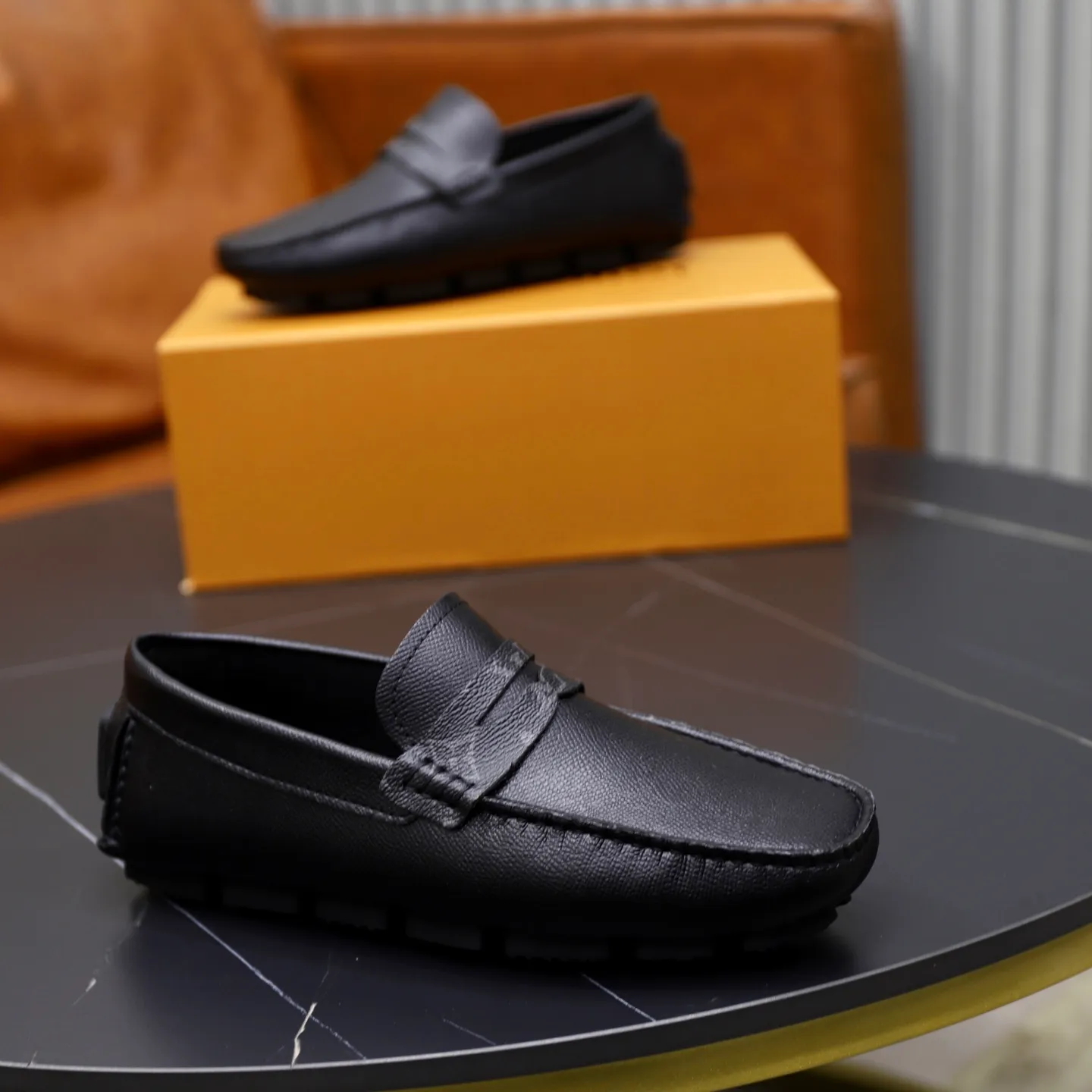 Ex-factory price: 460💰【LV】Louis Vuitton ⚠️High-end men’s driving and pedal series ⚠️38-44 (customized for 45) ⚠️All original cowhide leather! Thick and soft! Made entirely of calfskin lining! Rubber sheet anti-slip beanie sole! Three-dimensional package technology! Fashionable and classic! Handicrafts! Original high quality! Feel free to compare!